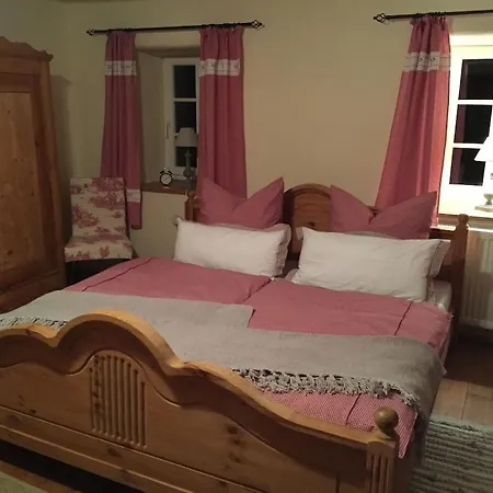 Schwarzer Kater Ferienhaus *