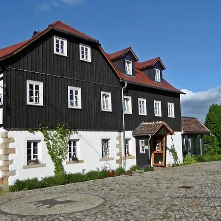 Schwarzer Kater Ferienhaus *