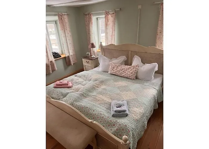 بيت للعطل Schwarzer Kater *