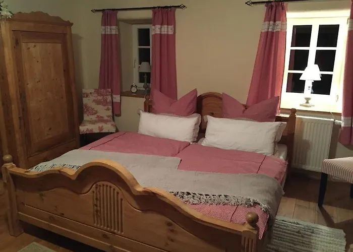 Schwarzer Kater بيت للعطل *