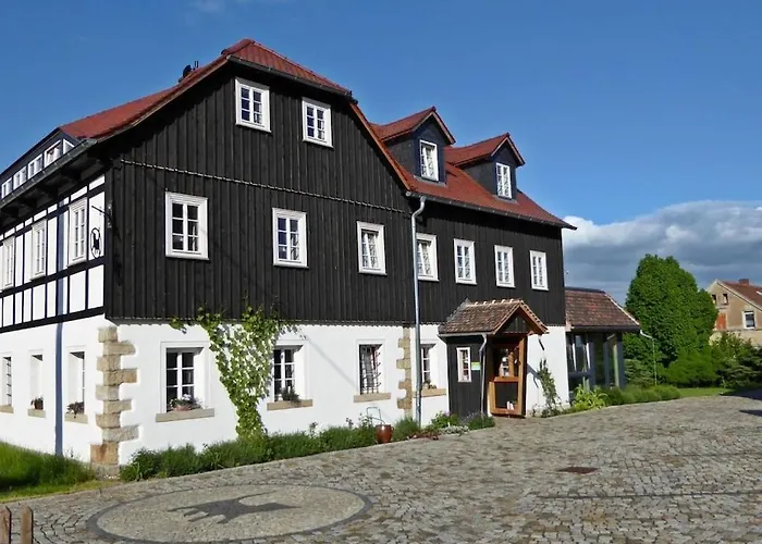 Schwarzer Kater بيت للعطل *